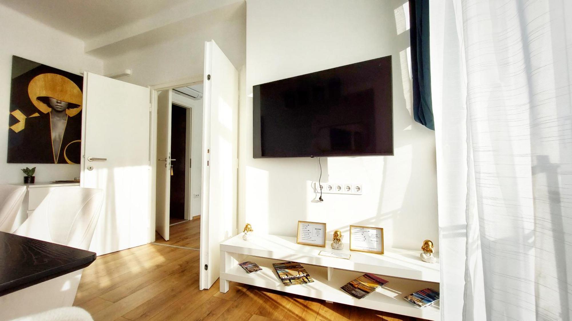 Station Lux Downtown Apartment *