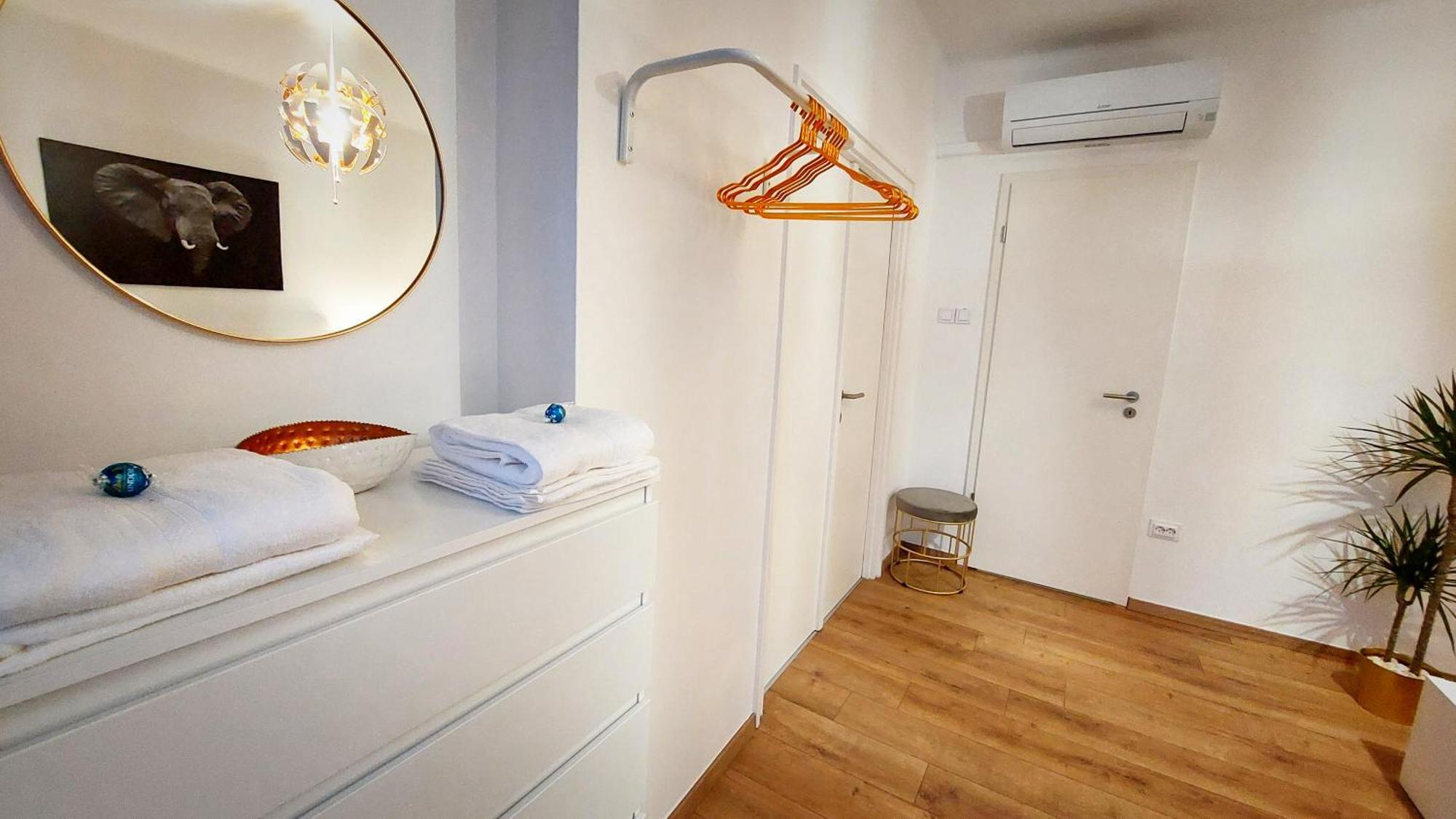 Station Lux Downtown Apartment *